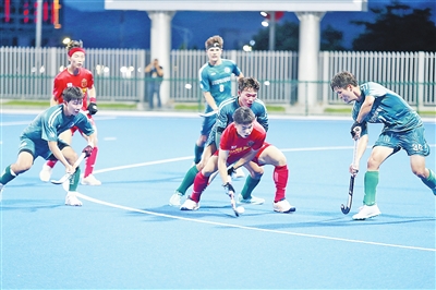 但仍以, 连续两次破, 以更好的状