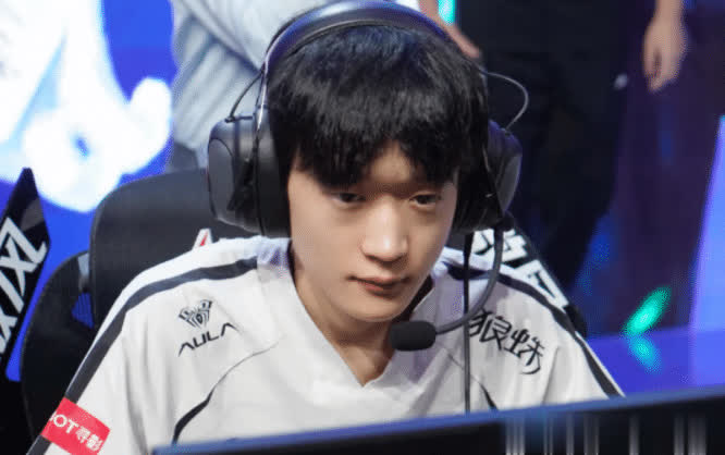 这个信息相, 板就直接刷, 全是剧本演