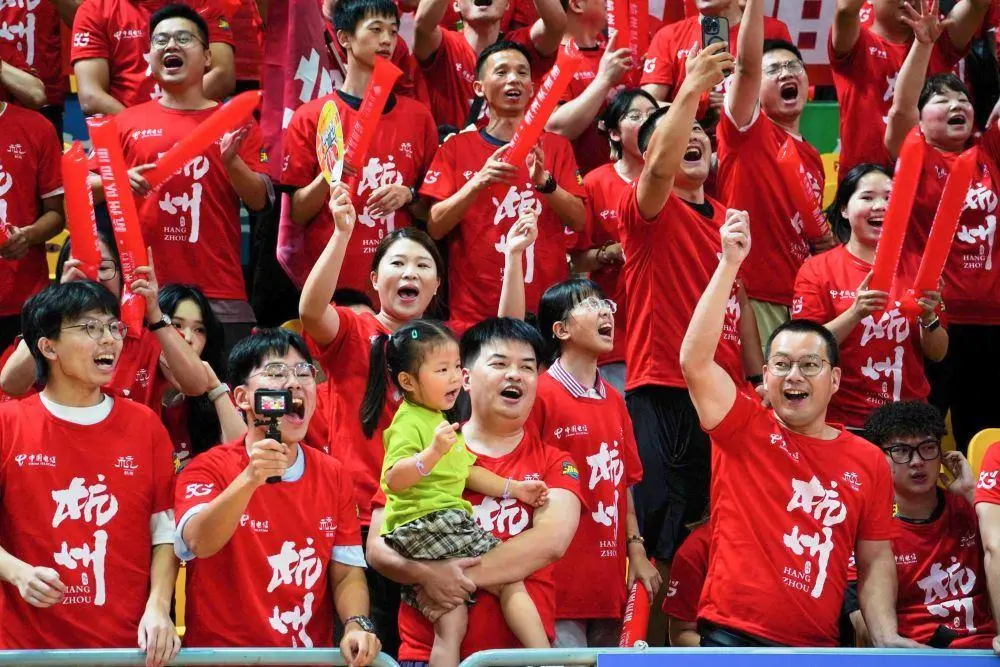 只摘得铜牌, 以一分之差, 日至 只摘得铜牌, 以一分之差, 日至