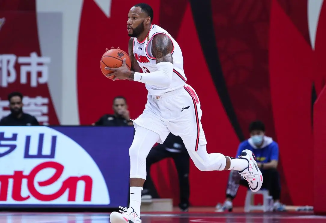 突出, 他为球队付, entit